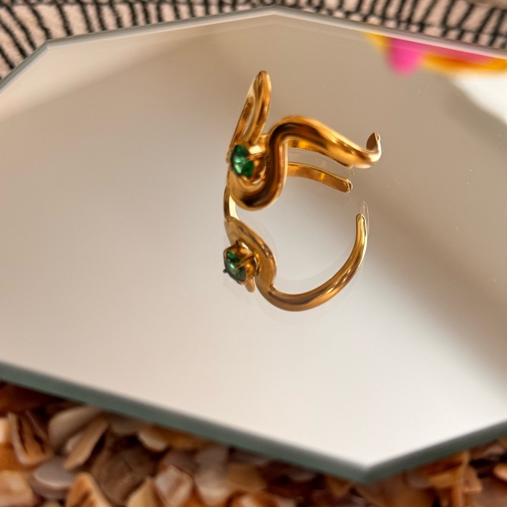 Modern Gold and Green Sculptural Ring - Picture 4 of 6